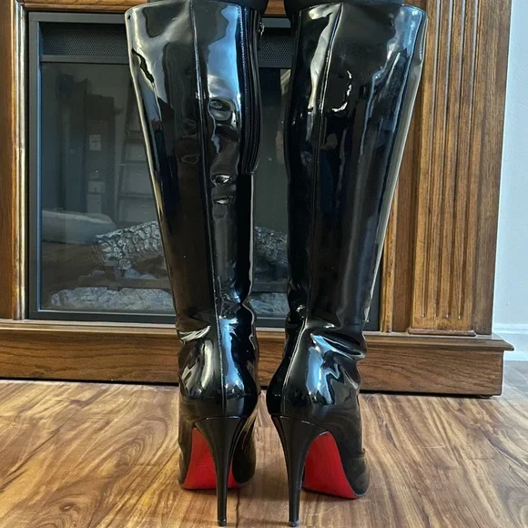 シューズ・サンダルその他 Christian Louboutin High black patent leather boot Christian Louboutin Sandaloo Patent Leather 130MM Sandals